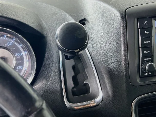 2013 Chrysler Town & Country Touring - Photo 20