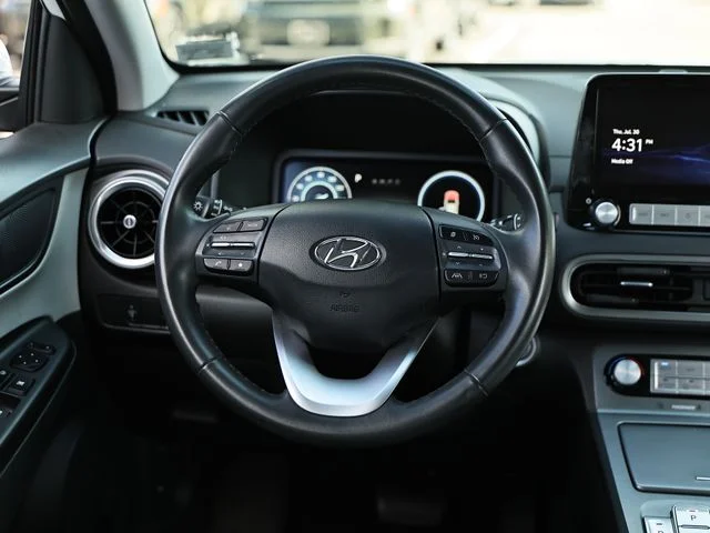Used 2023 Lunar White Hyundai SEL image 28