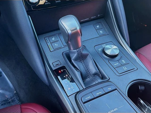 2025 Lexus IS 300 - Photo 15