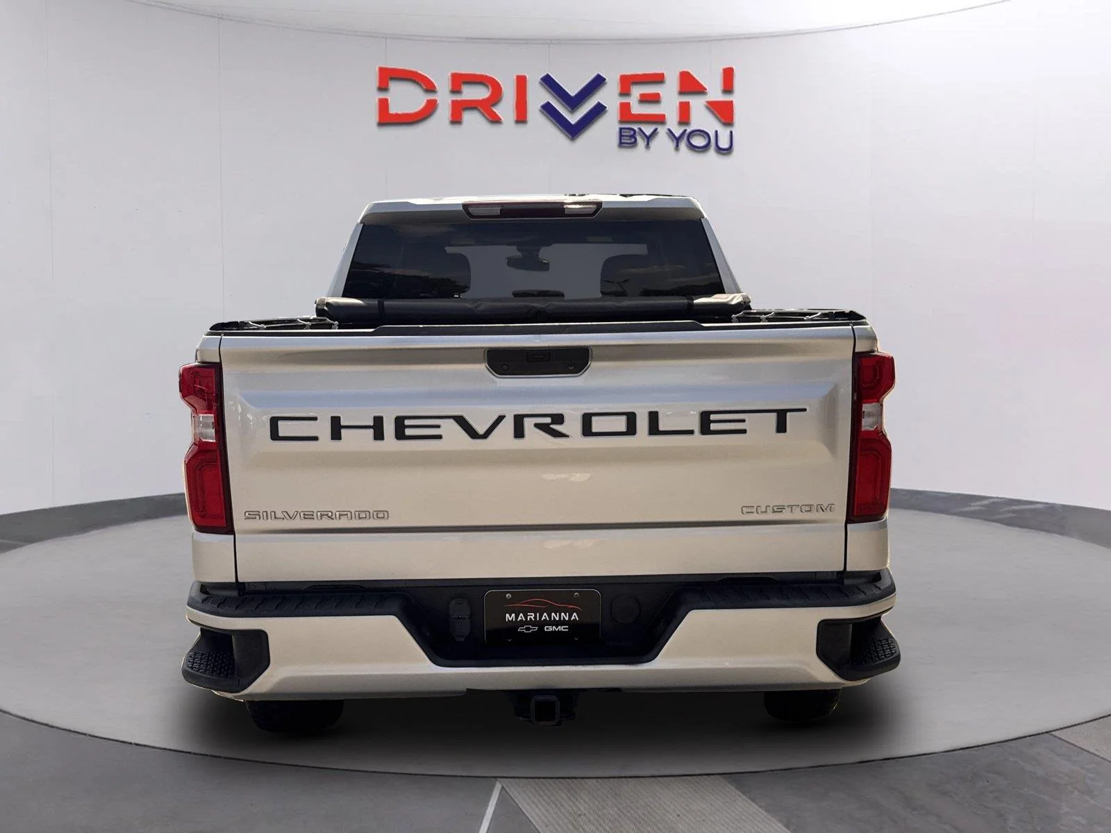 Used 2022 SILVER ICE METALLIC Chevrolet Custom image 5