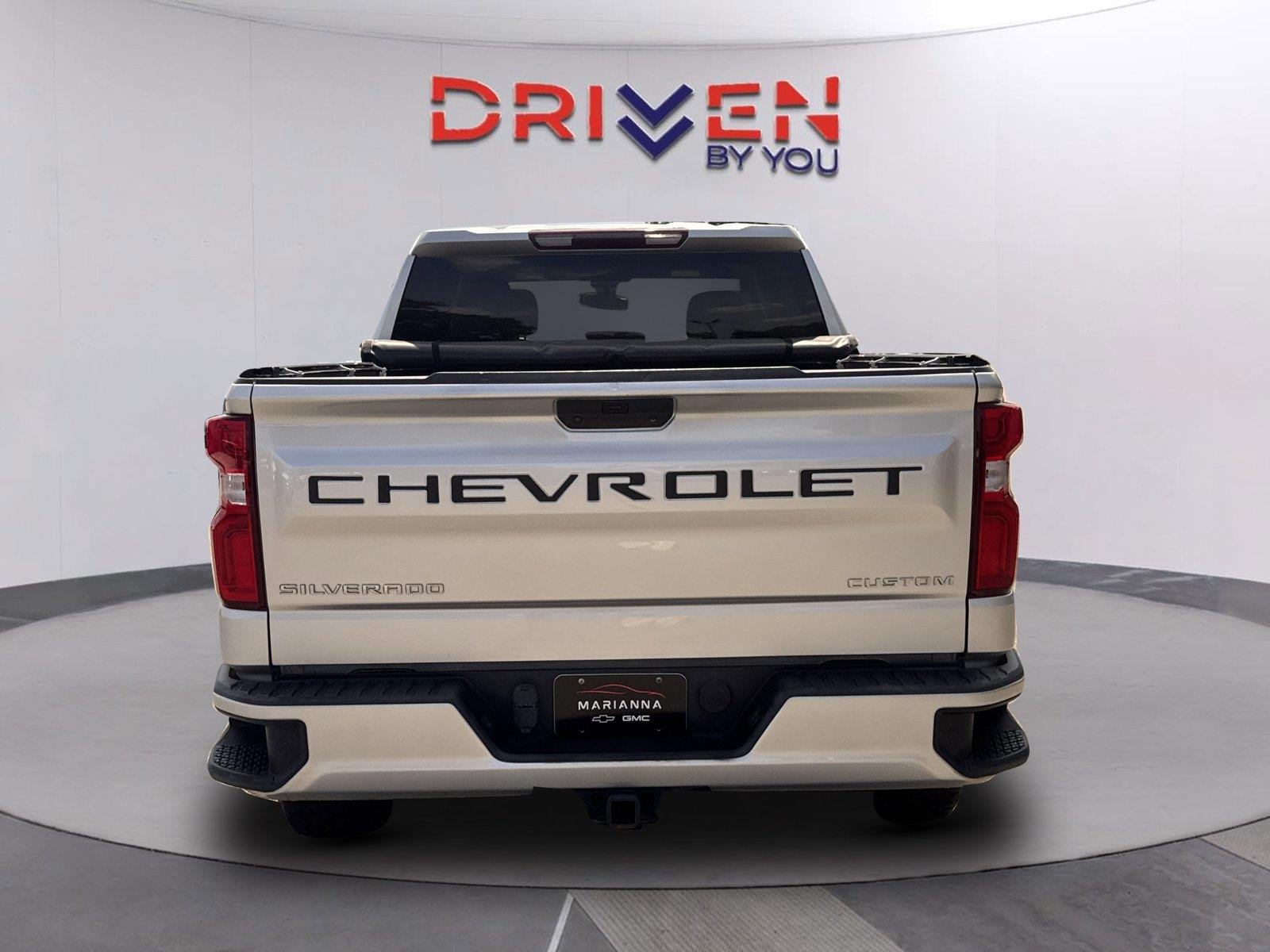 Used 2022 SILVER ICE METALLIC Chevrolet Custom image 5