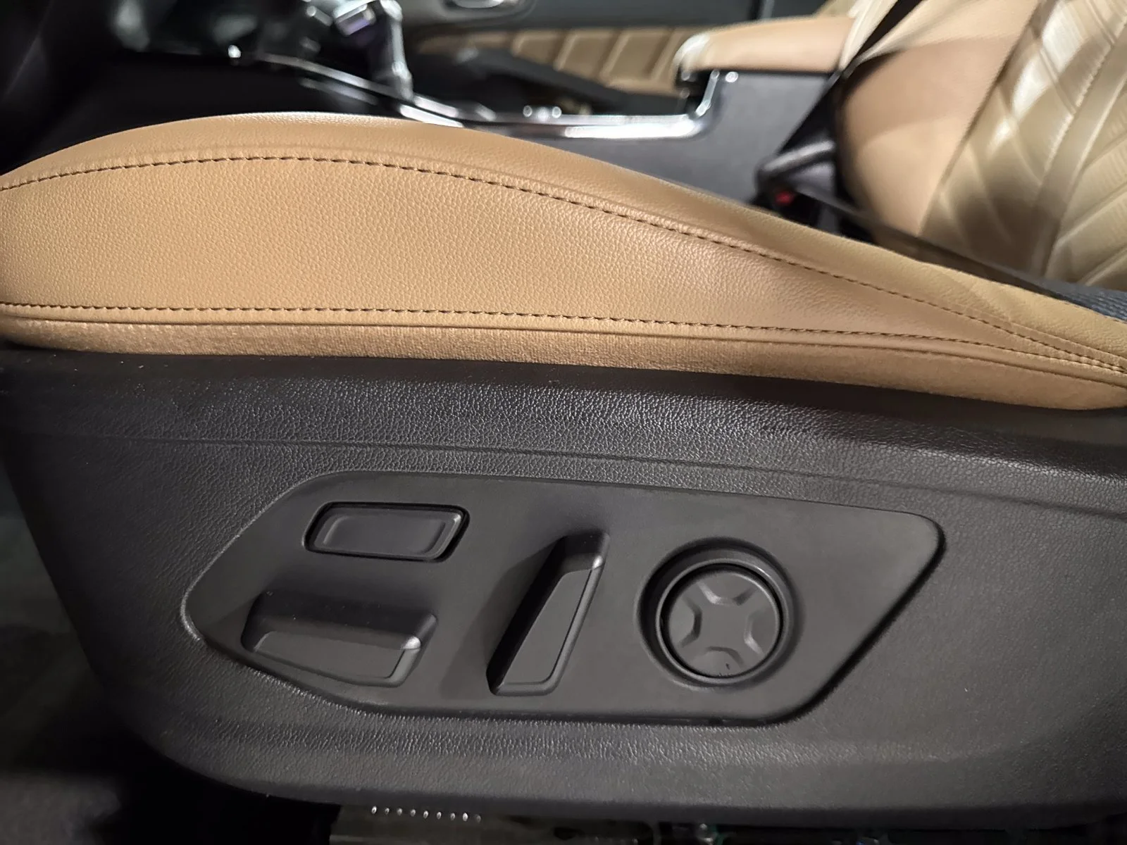 Used 2024 Brown Kia X-Pro SX Prestige image 13