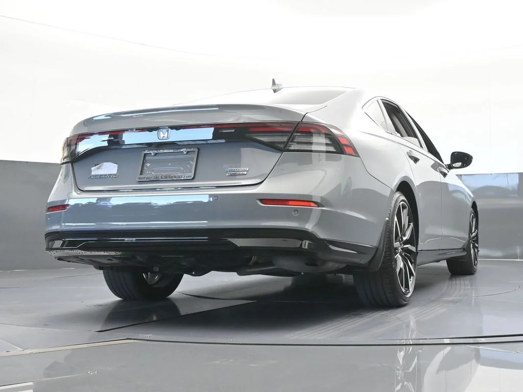 Used 2024 Solar Silver Metallic Honda Touring image 56