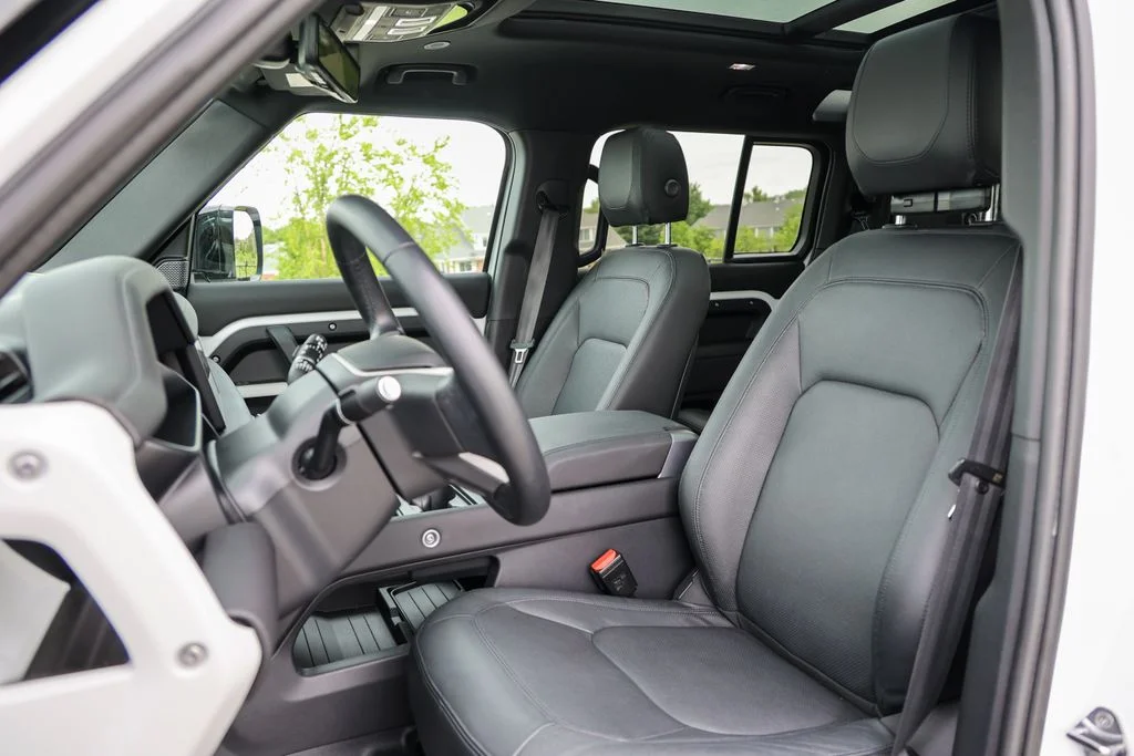 Used 2024 White Land Rover S image 5