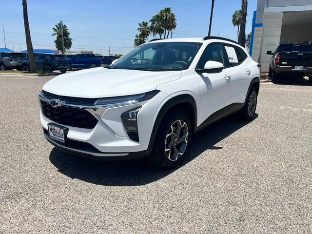 Used 2025 White Chevrolet LT image 3