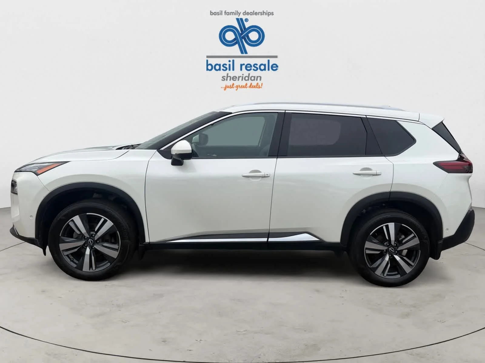 Used 2023 Pearl White Tricoat Nissan SL image 3