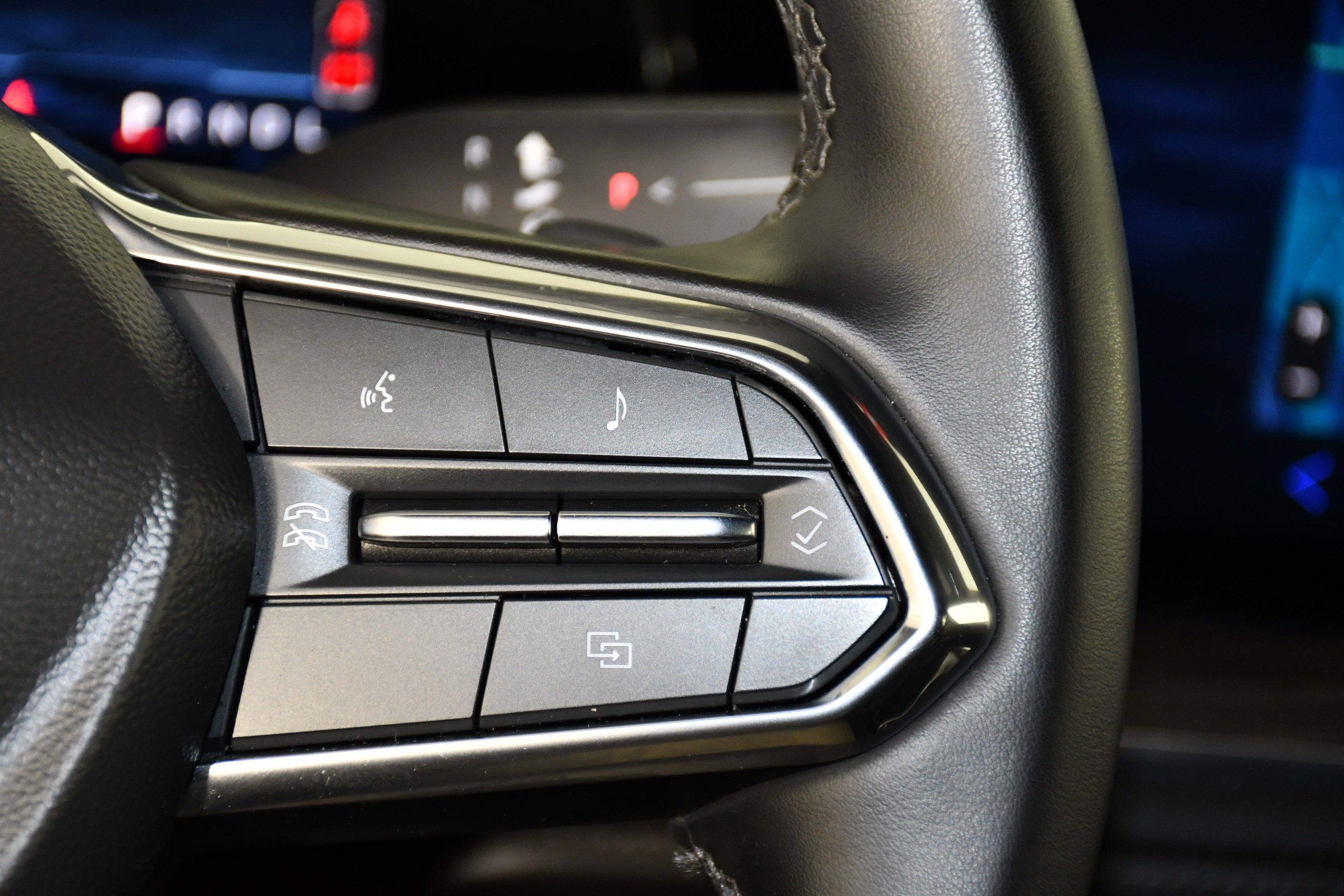 Used 2025 Sterling Gray Metallic Chevrolet Z71 image 22