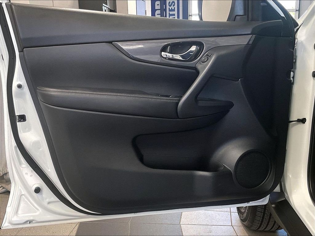 Used 2020 White Nissan S image 9