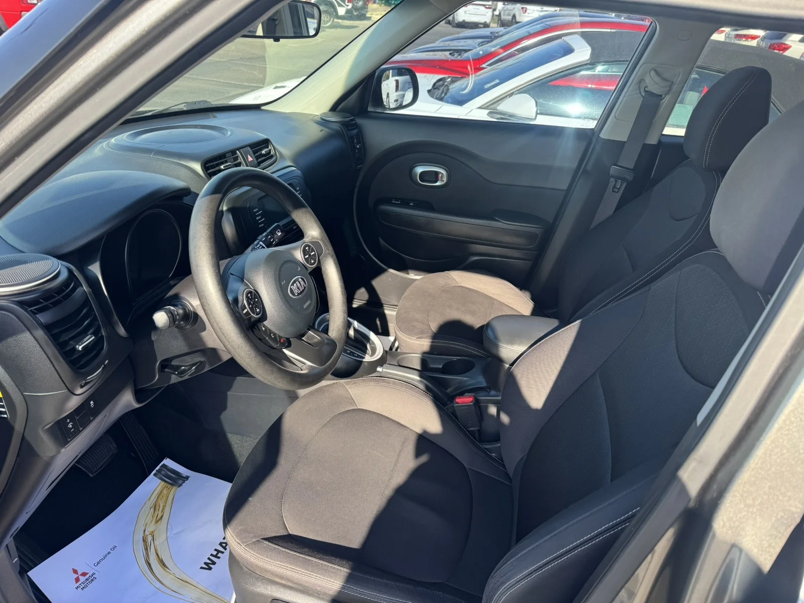 Used 2019 grey Kia Base image 8