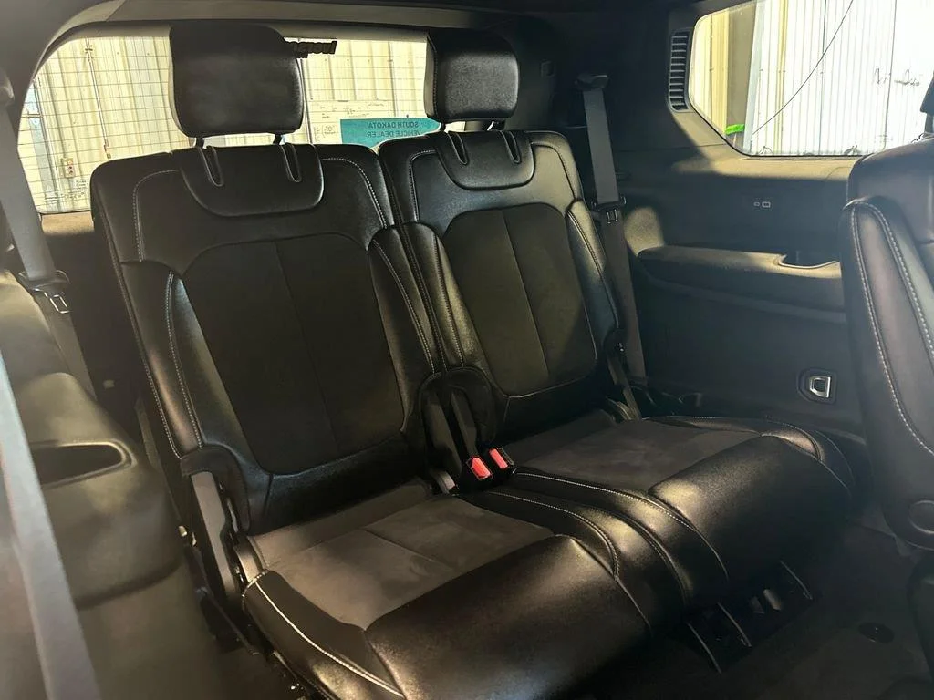 Used 2023 Silver Zynith Jeep Altitude image 31