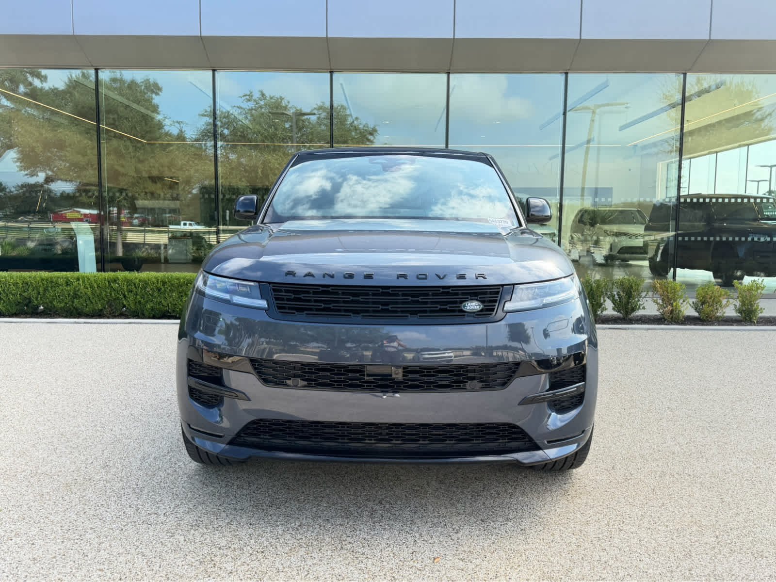 New 2026 Varesine Blue Land Rover Dynamic SE image 2
