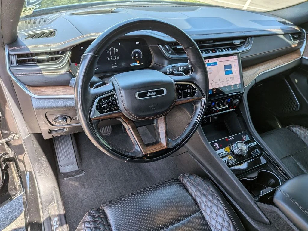 Used 2021 Black Jeep Summit image 10