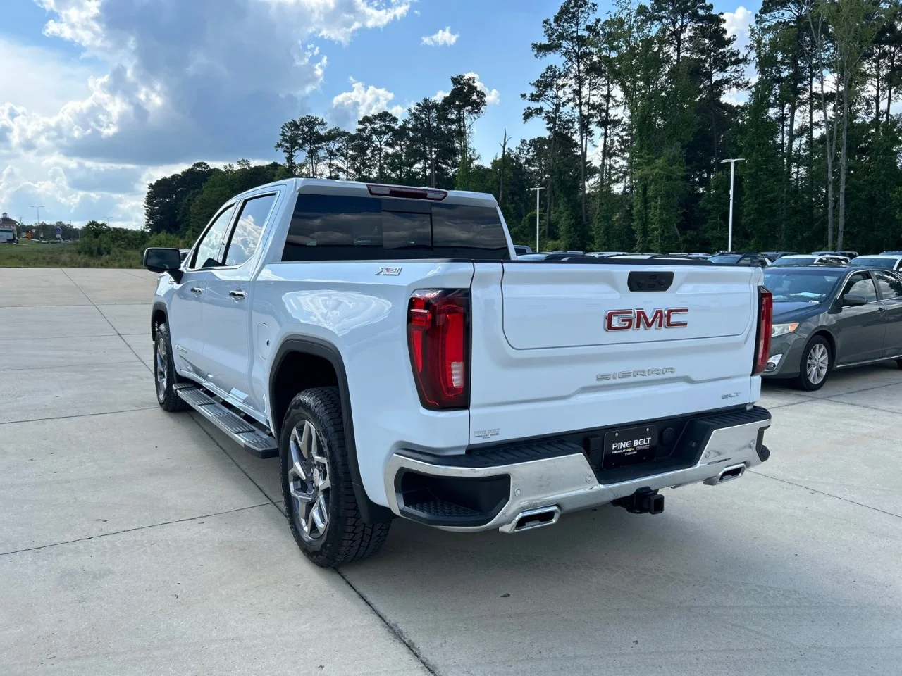 New 2026 Glacier White Tricoat GMC SLT image 4
