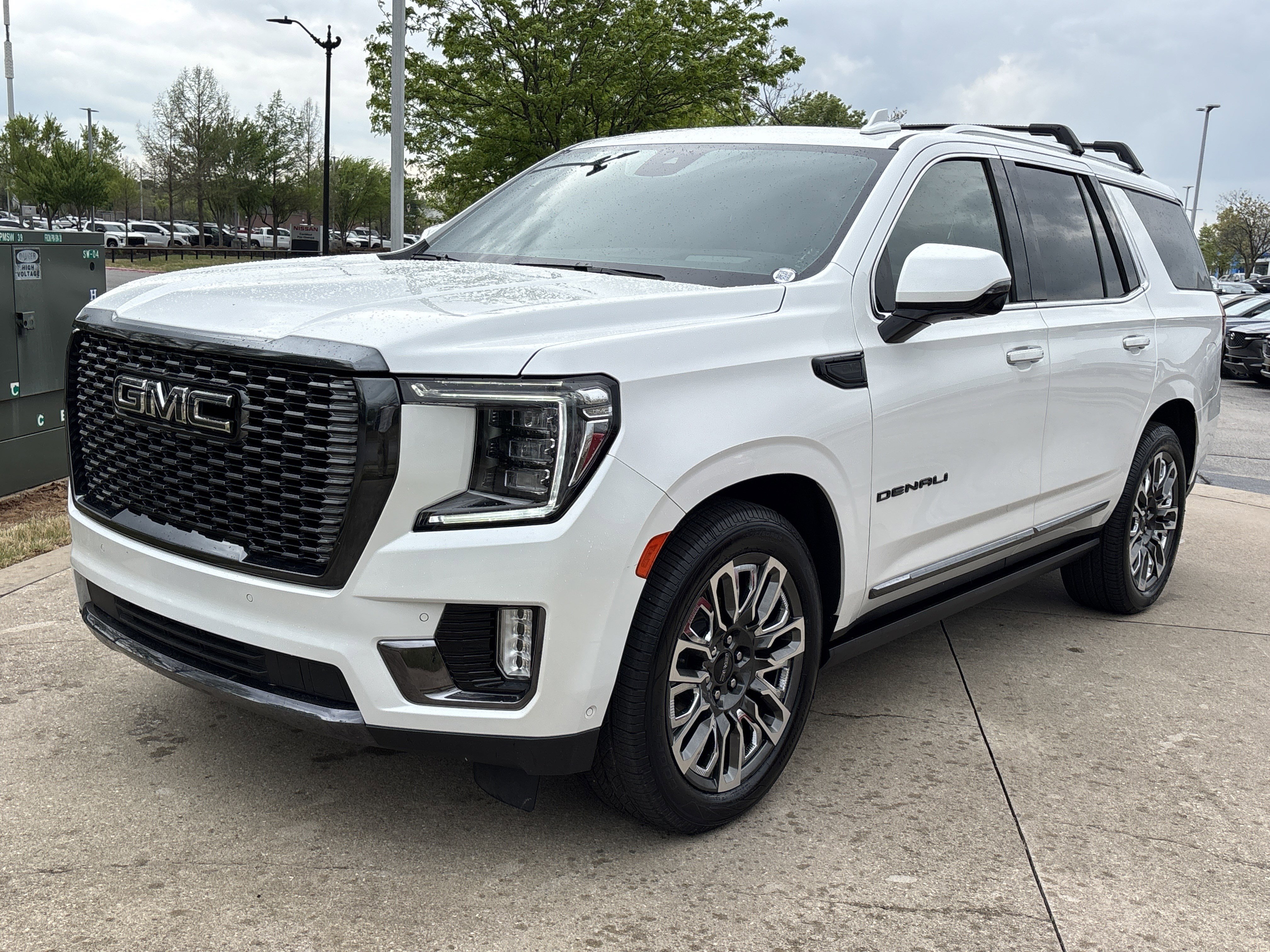 Used 2023 White Frost Tricoat GMC Denali Ultimate 4WD image 12
