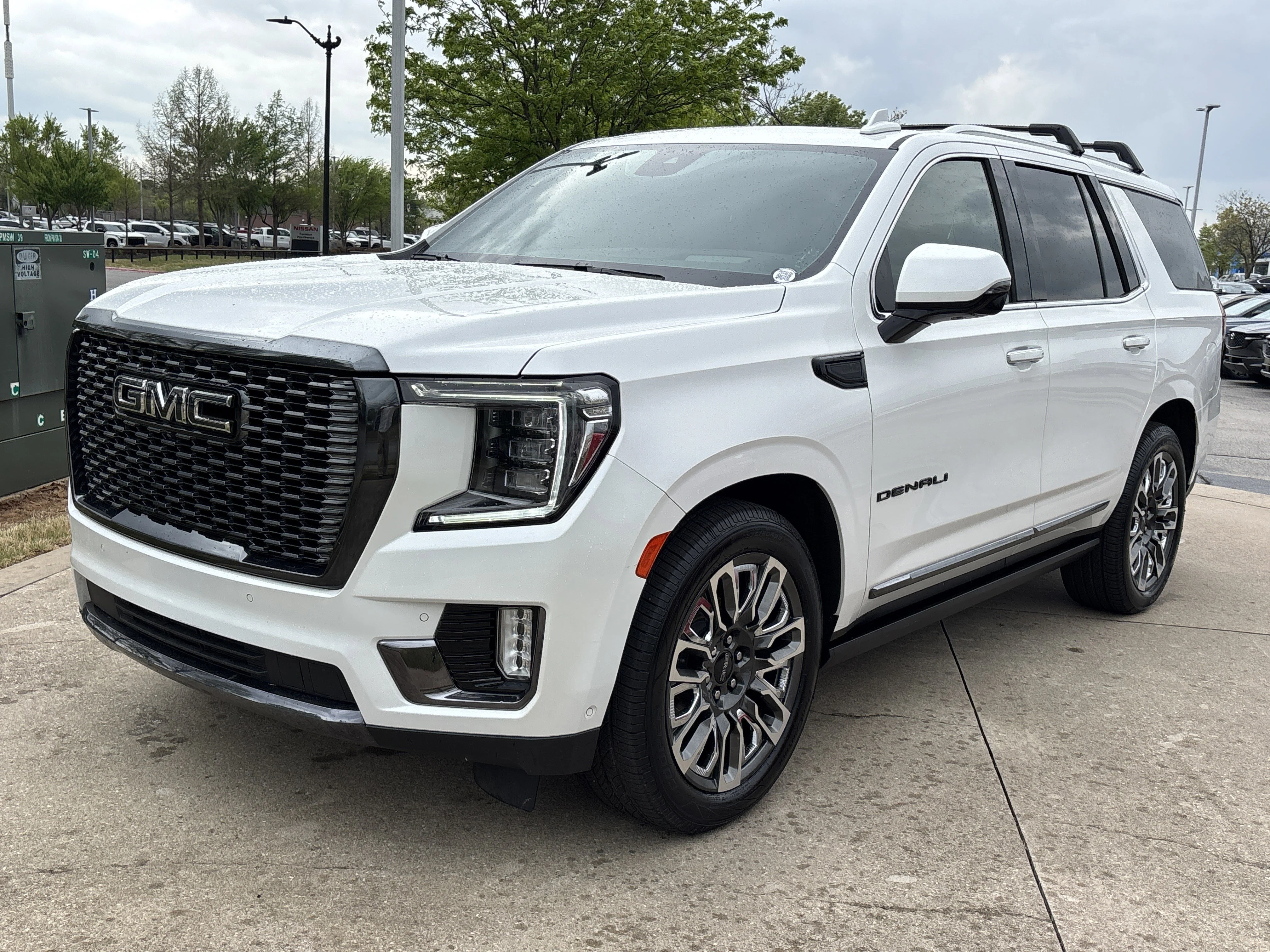 Used 2023 White Frost Tricoat GMC Denali Ultimate 4WD image 12
