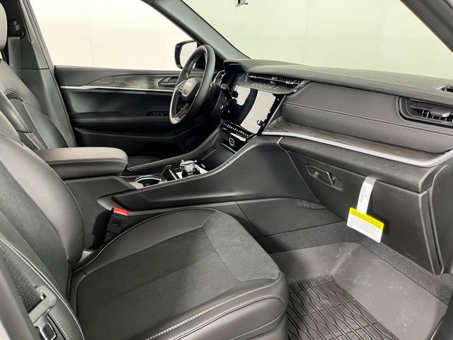 Used 2026 Silver Jeep Altitude image 48