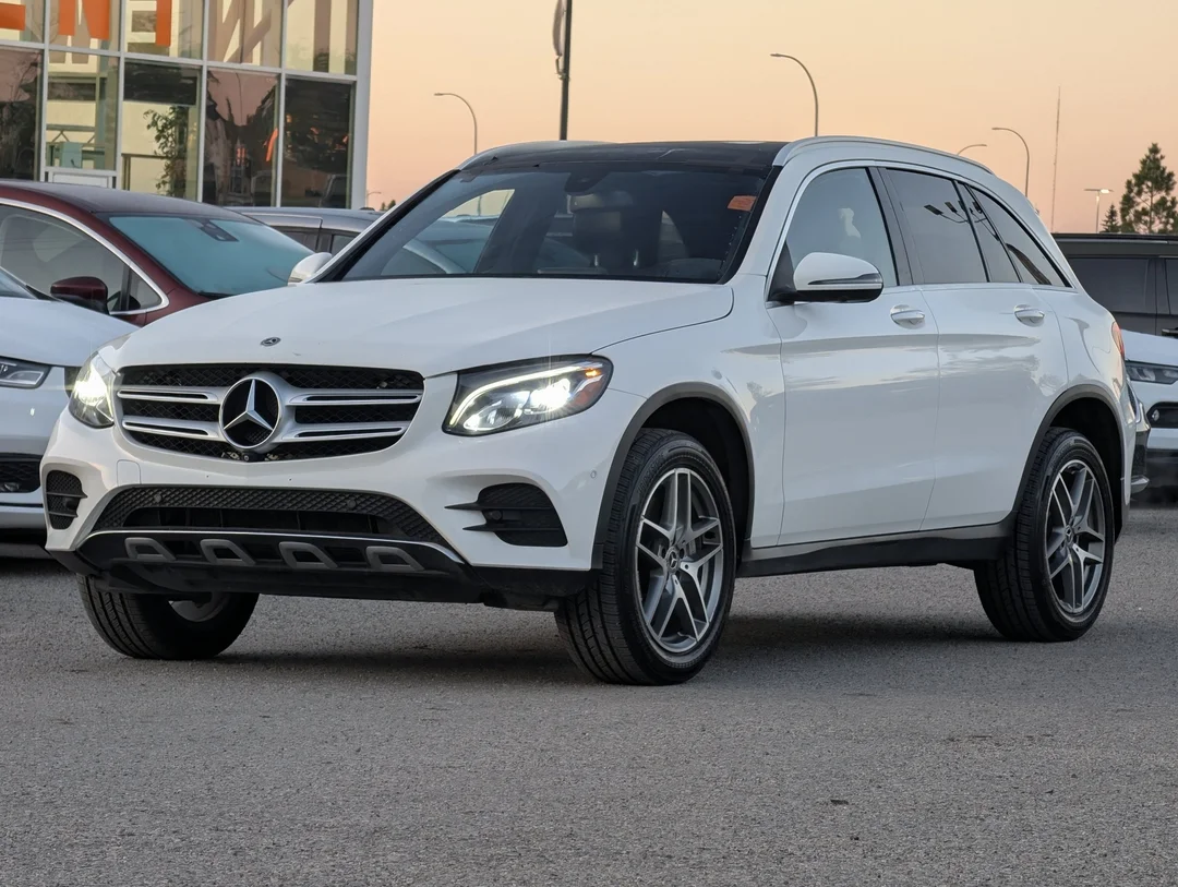 Used 2018 White Mercedes-Benz 300 - - 4MATIC AWD - Power Liftgate - Power Seats - LED Headlights & More! image 4