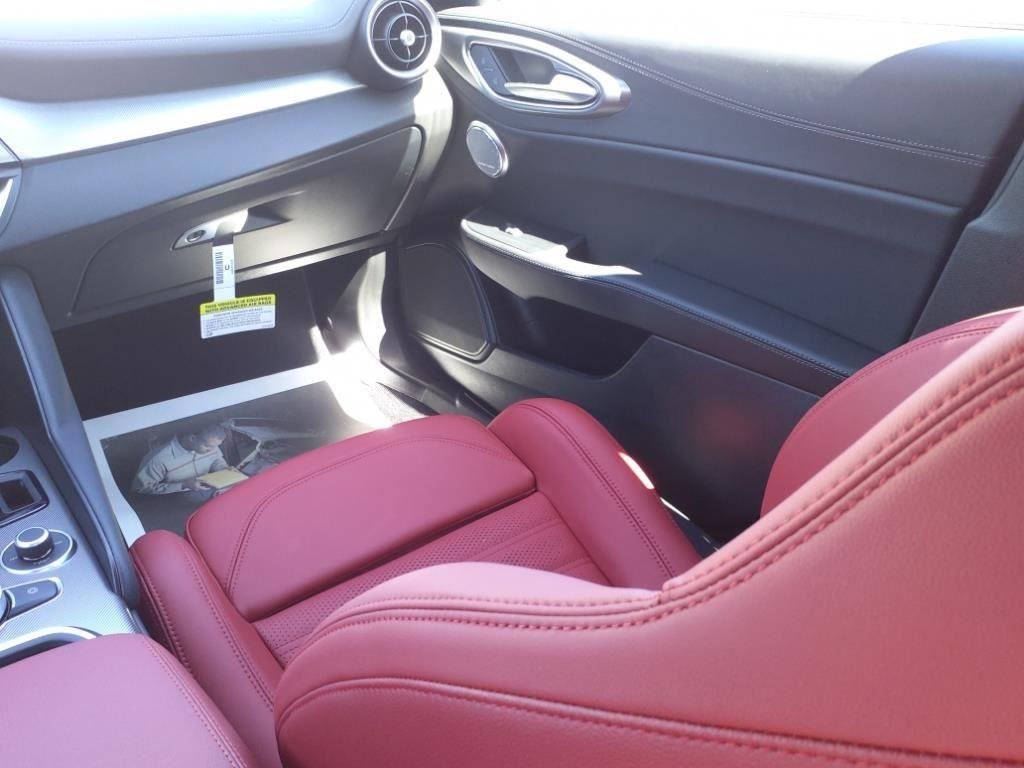 2025 Alfa Romeo Giulia Base - Photo 25