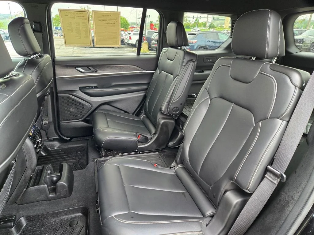 Used 2025 Black Jeep Limited image 29