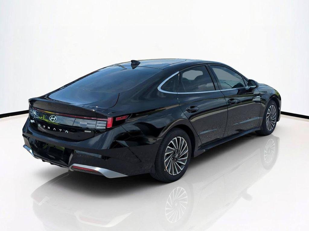 New 2026 Black Hyundai SEL image 5