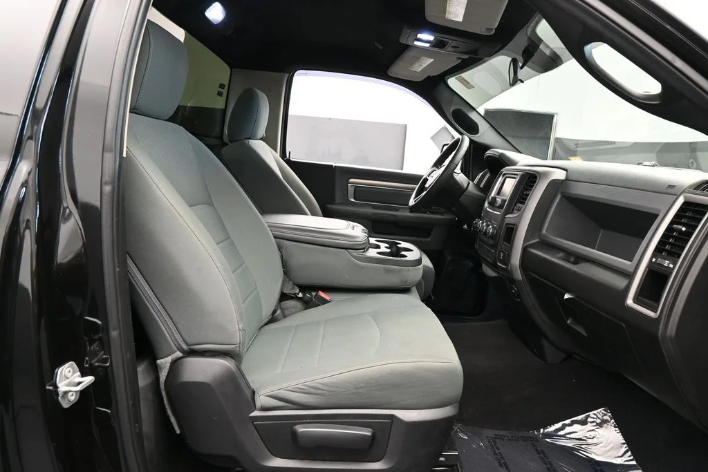 Used 2018 Brilliant Black Crystal Pearlcoat Ram Express image 39