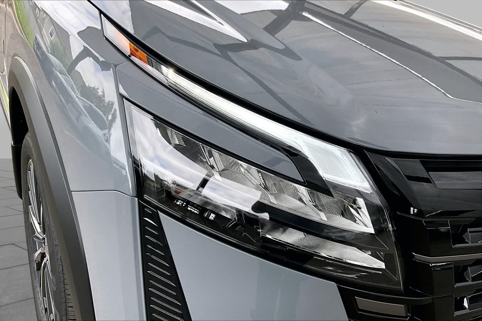 New 2026 Boulder Gray Pearl Nissan Platinum image 18