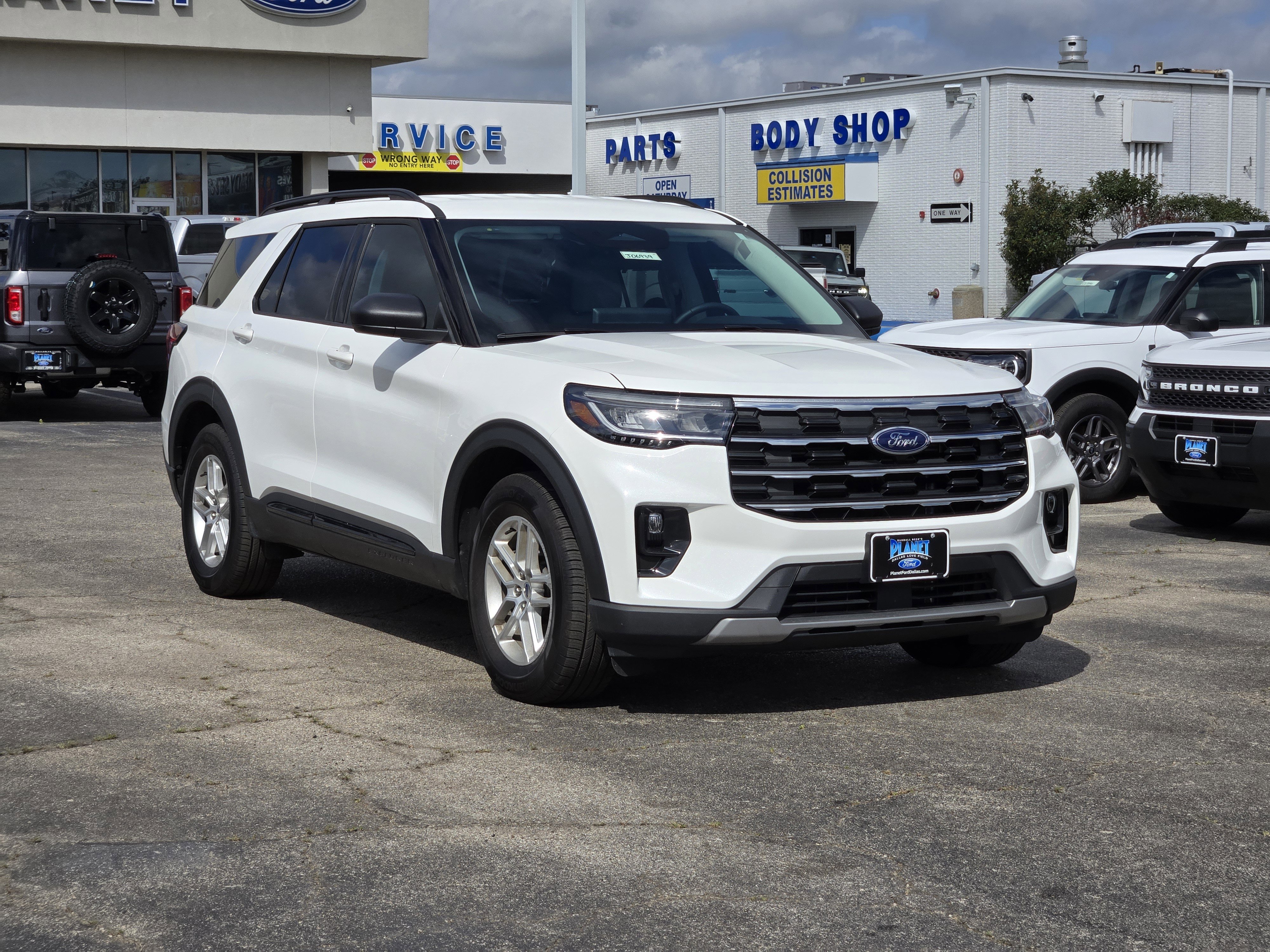 New 2026 Star White Metallic Tri-Coat Ford Active image 2