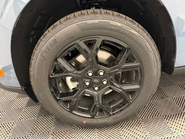 New 2026 Azure Gray Metallic Tri-Coat Ford XLT image 42