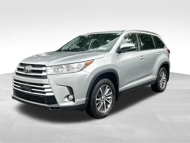 Used 2019 Silver Toyota XLE image 1
