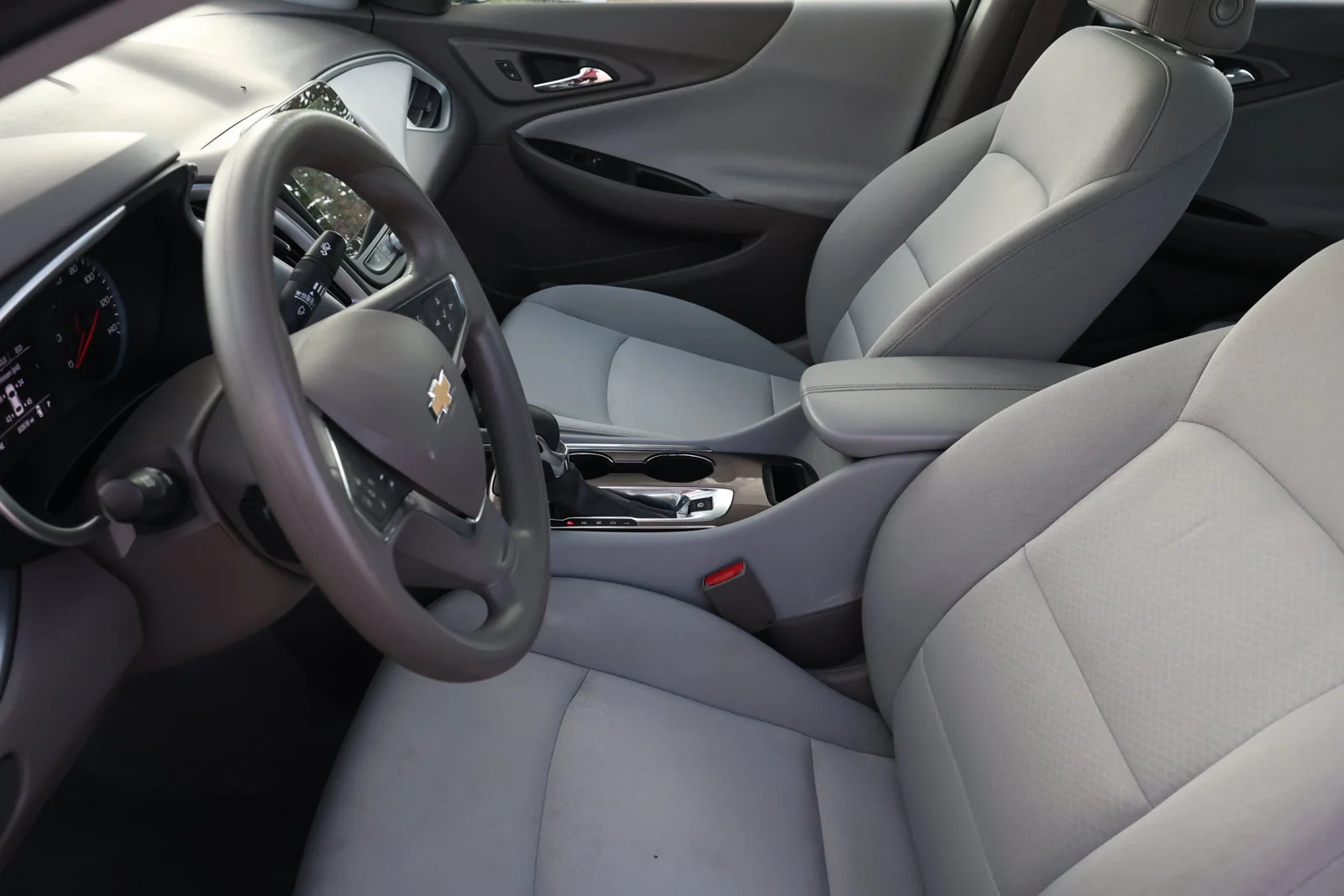 Used 2024 White Chevrolet LT image 14