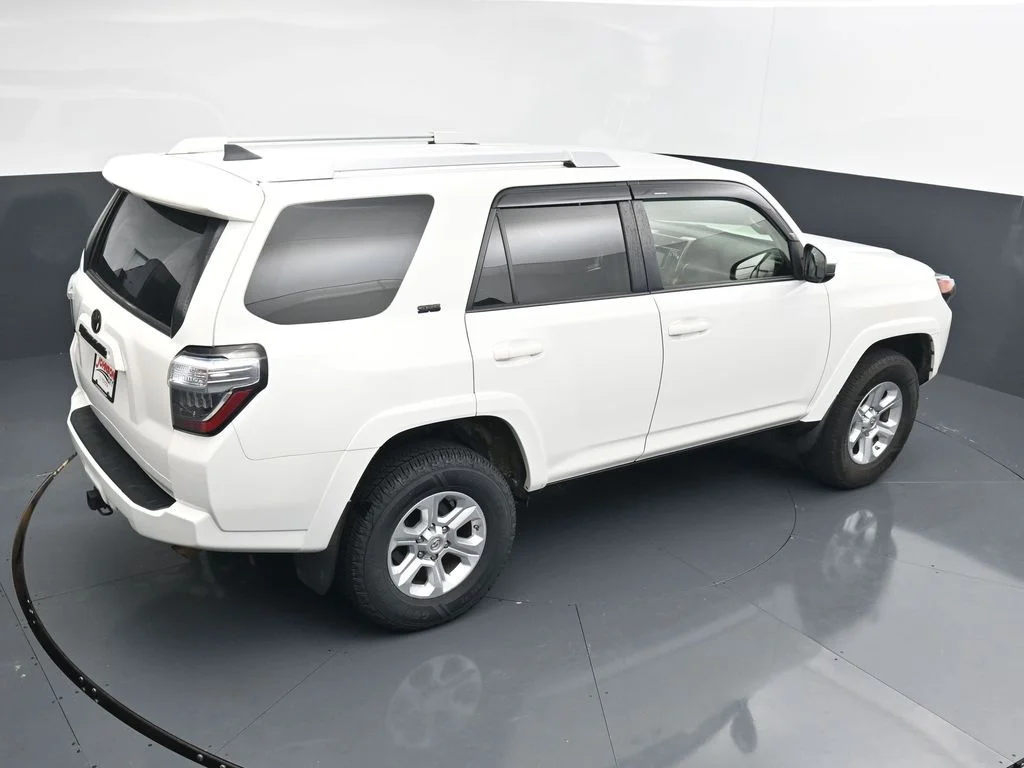 Used 2018 White Toyota SR5 image 26