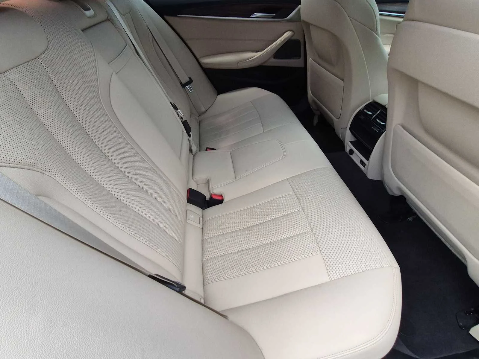 Certified Used 2023 Mineral White Metallic BMW 540i xDrive image 21