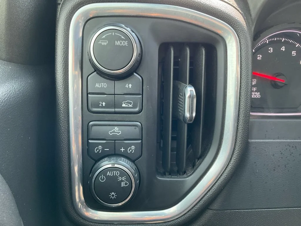 Used 2020 SATIN STEEL METALLIC Chevrolet LT image 31