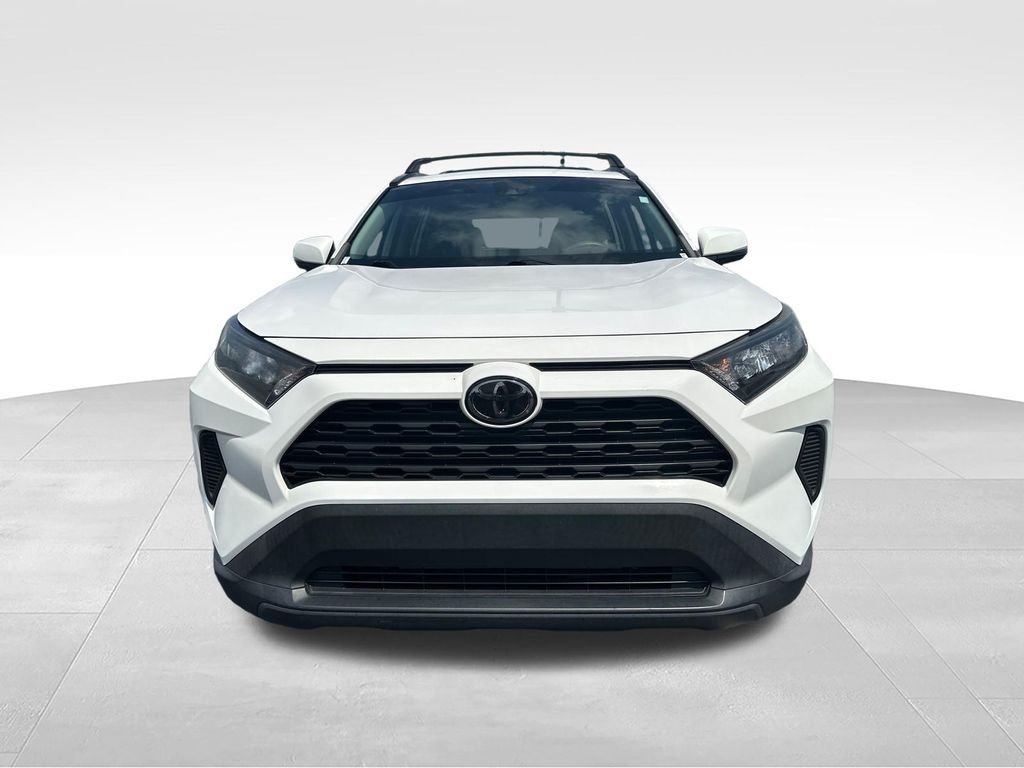 Used 2020 White Toyota LE image 8