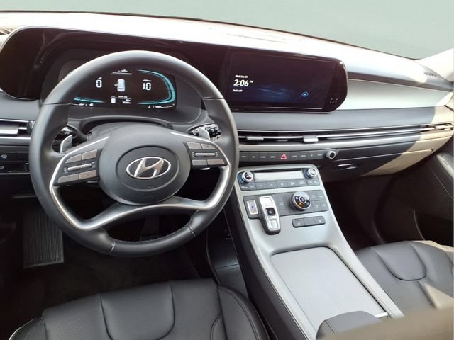 Used 2025  Hyundai SEL image 5