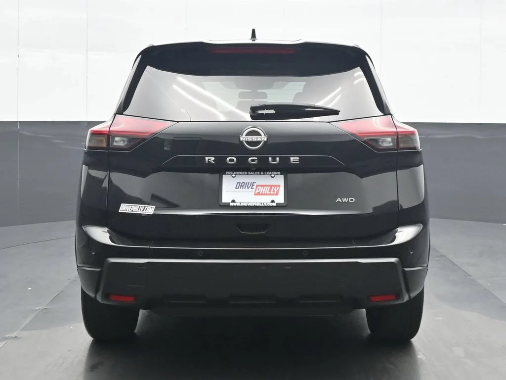 Used 2025 Black Nissan SV image 5