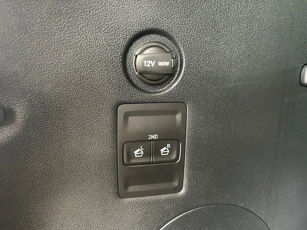 Used 2025 Gray Hyundai SEL image 31