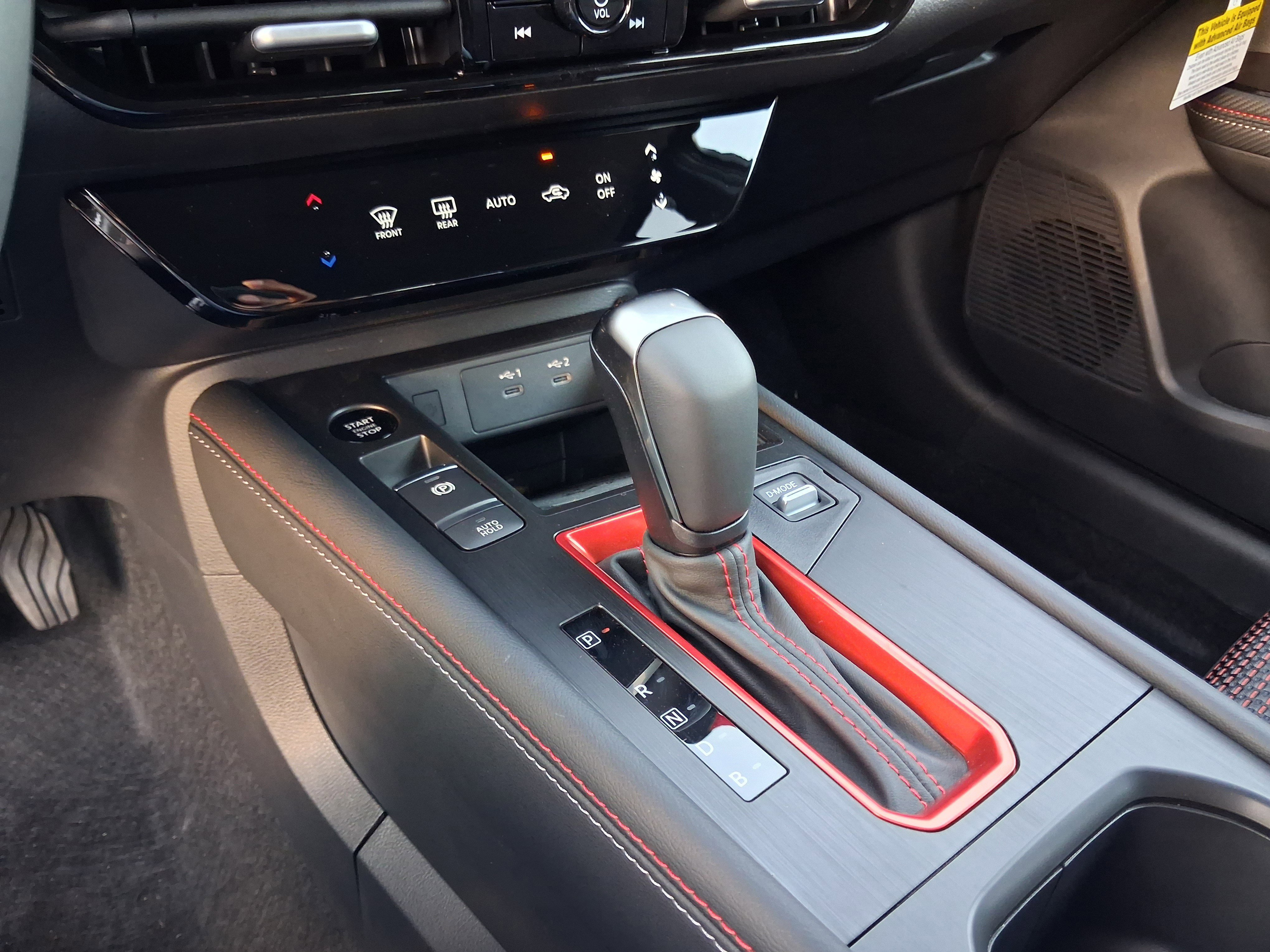 New 2026 Gun Metallic / Scarlet Ember Tintcoat Two-tone Nissan SR image 9