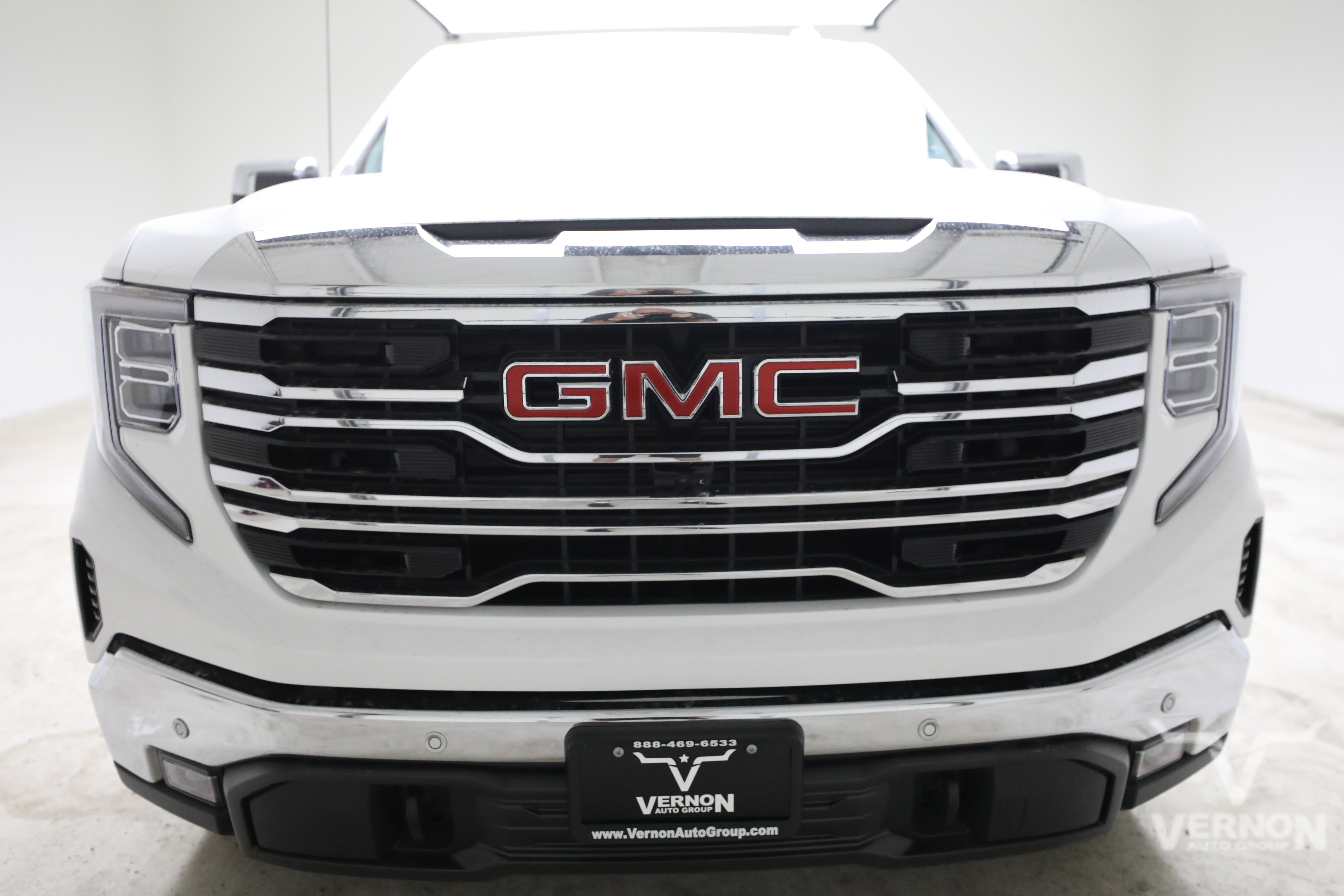 New 2026 Summit White GMC N image 8