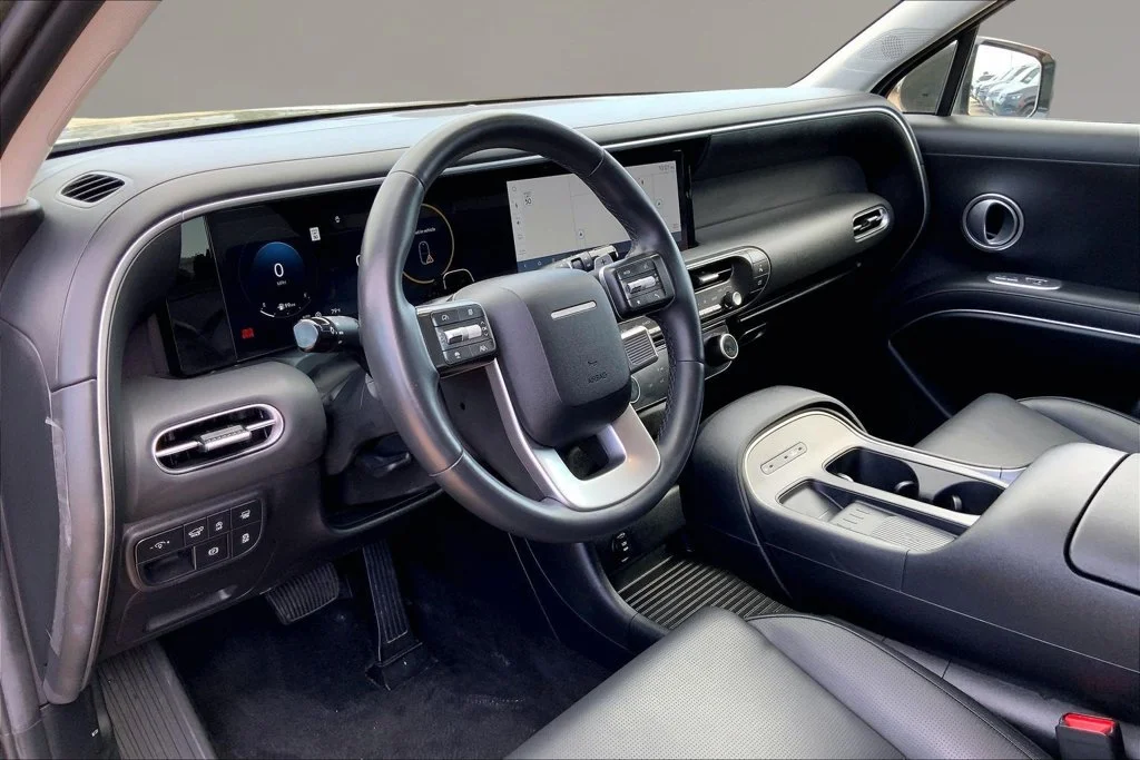 Used 2026 Titan Green Hyundai SEL image 13