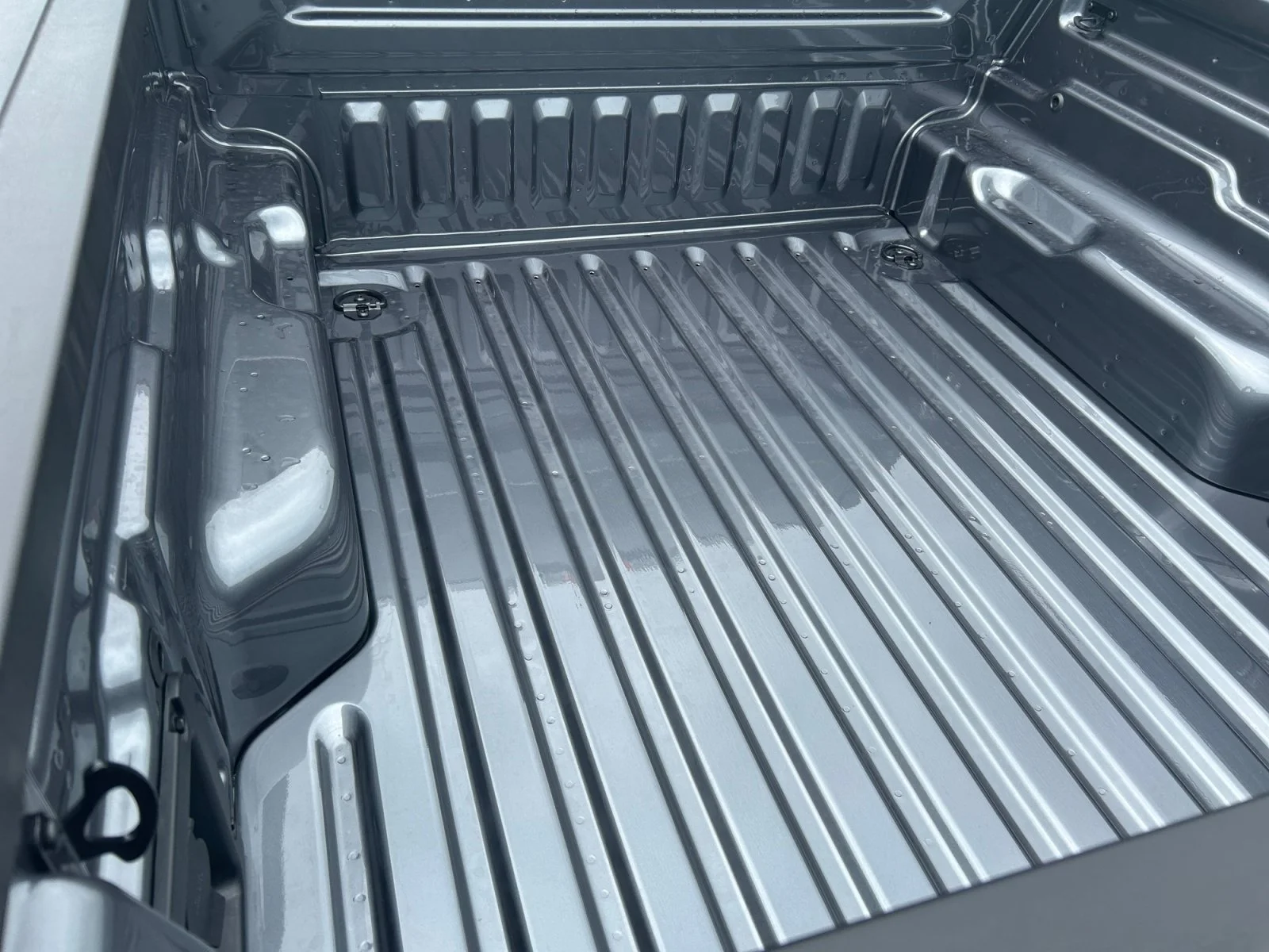 New 2026 Carbonized Grey Metallic Ford XLT image 10