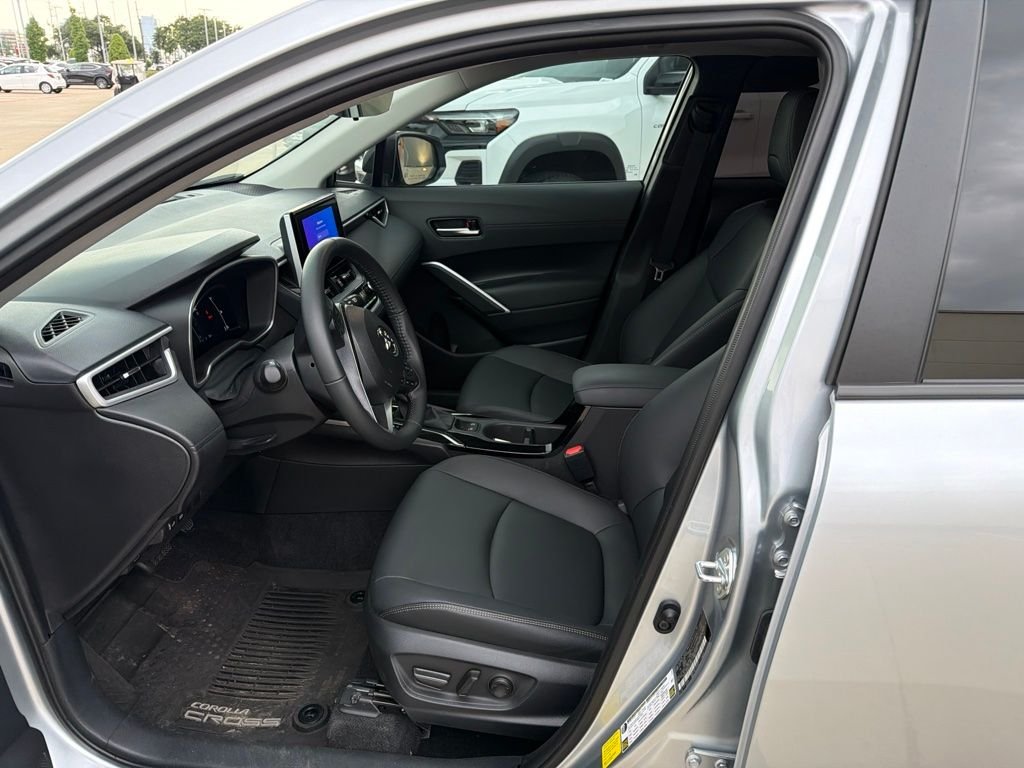 Used 2025 Silver Toyota XLE image 2