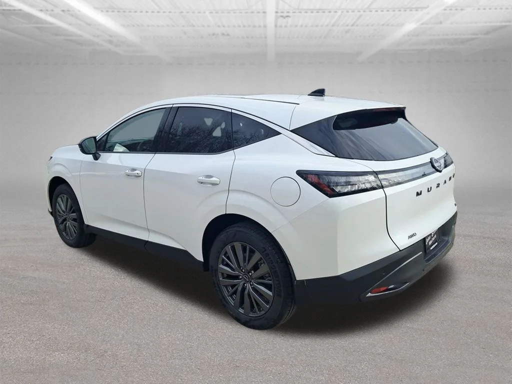 New 2026 White Nissan SL image 3