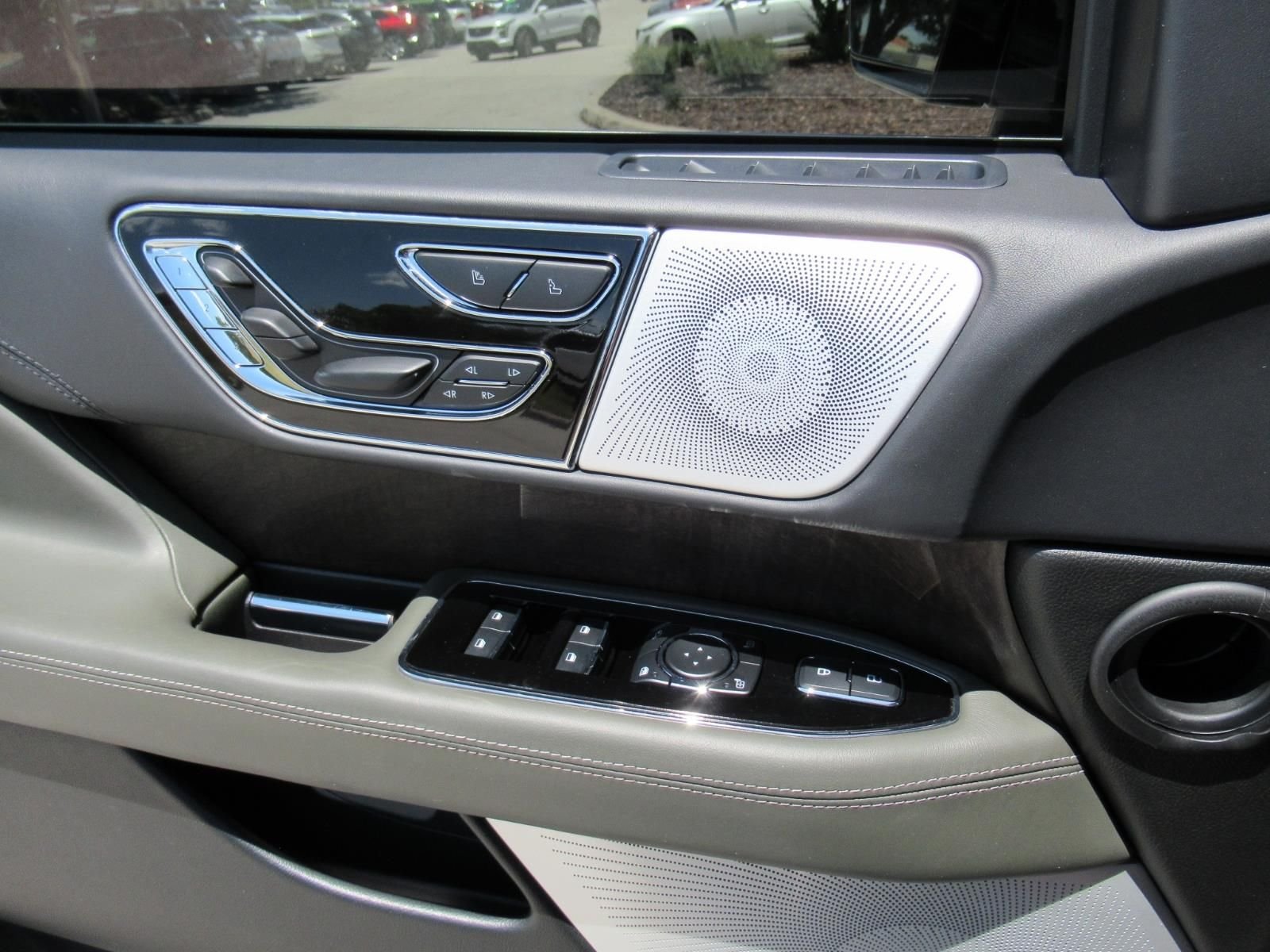Used 2023 Green Lincoln Black Label image 21