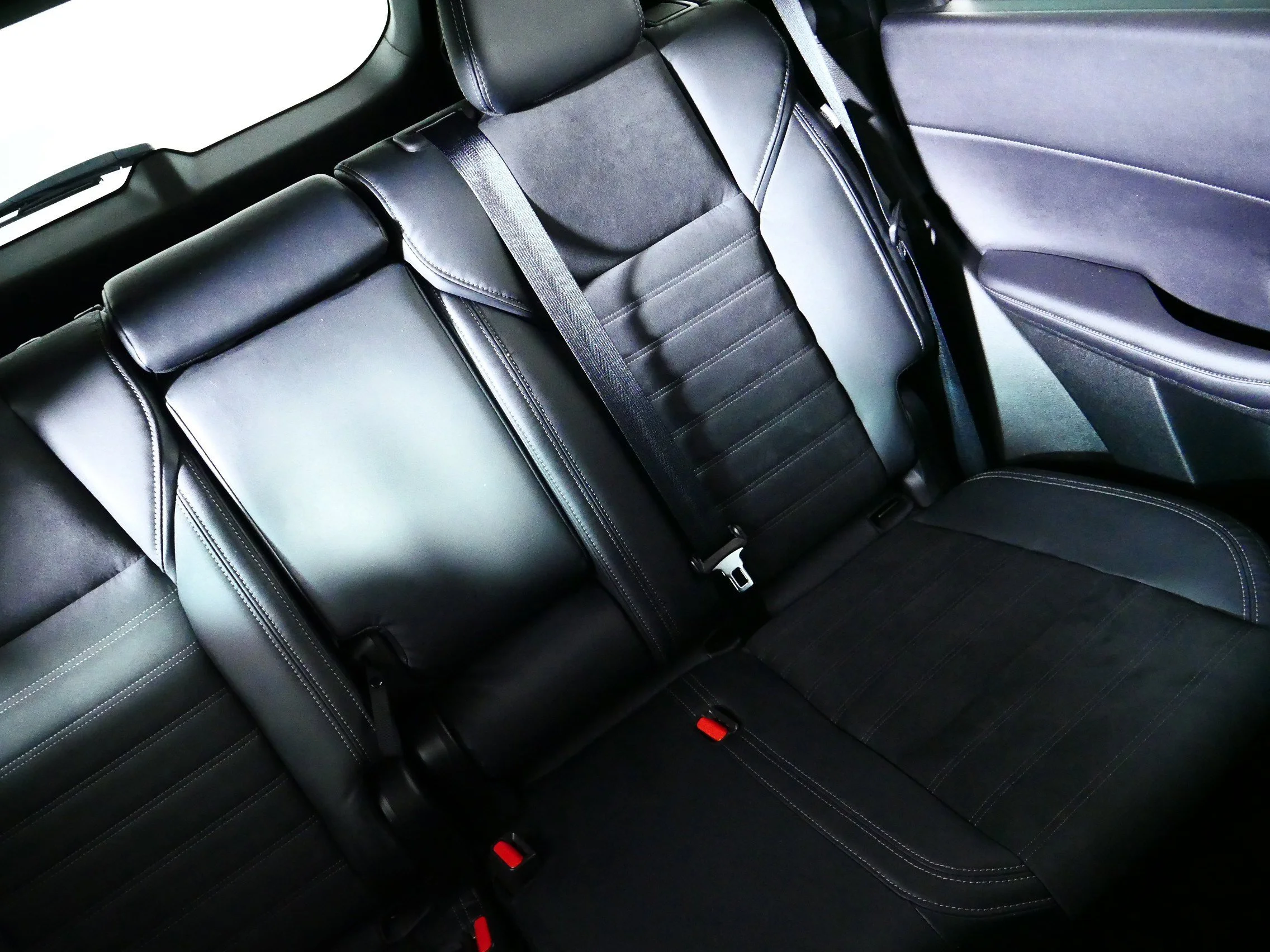 Used 2022 Red Diamond Mitsubishi SE image 14