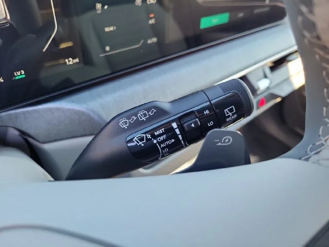 New 2026 Glacial White Pearl Kia Land AWD image 26