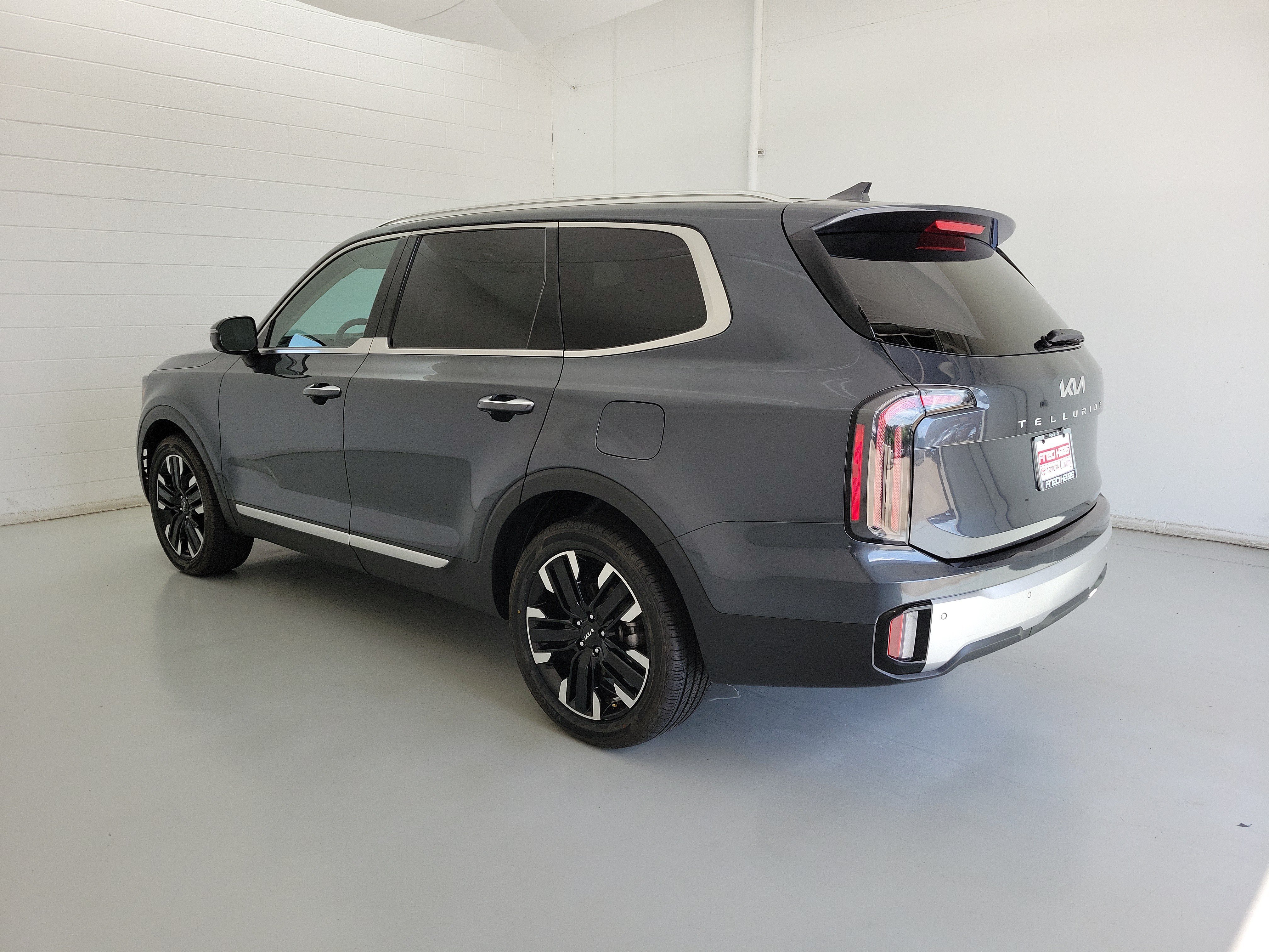 Used 2024 Gravity Gray Kia SX image 7