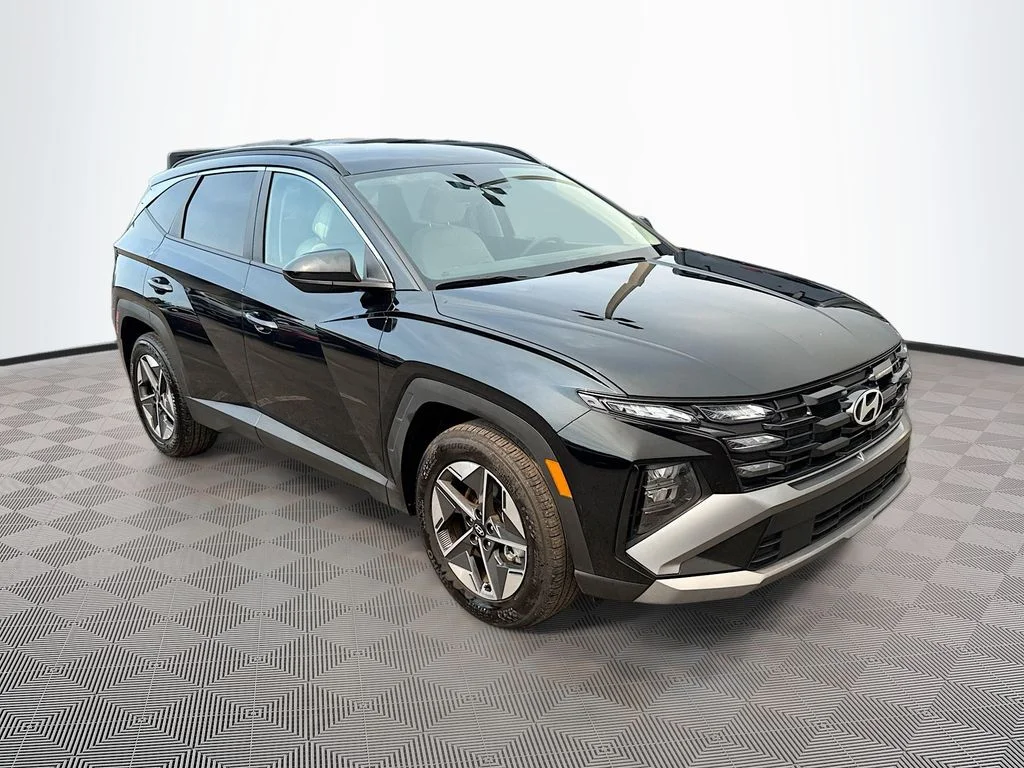 Used 2025 Black Hyundai SEL image 4