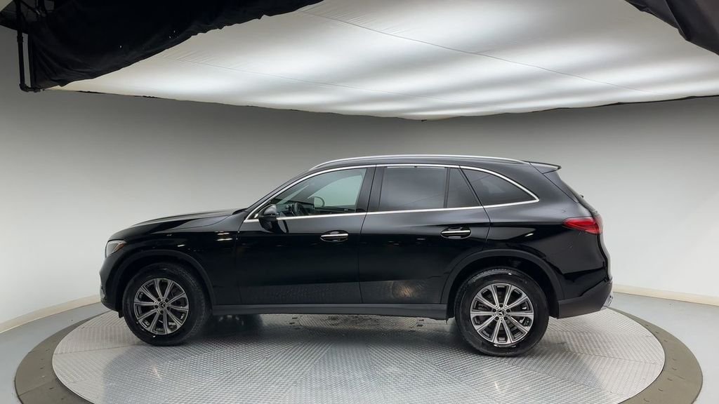 Used 2025 Black Mercedes-Benz GLC 300 image 5
