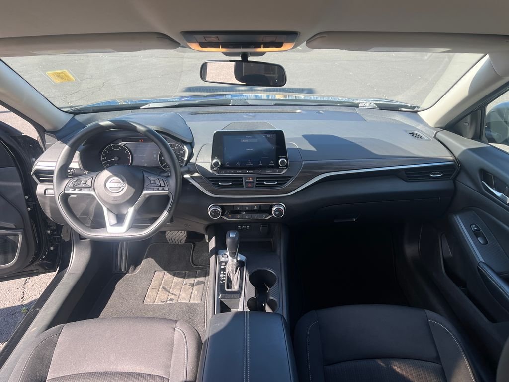 2025 Nissan Altima SV - Photo 13